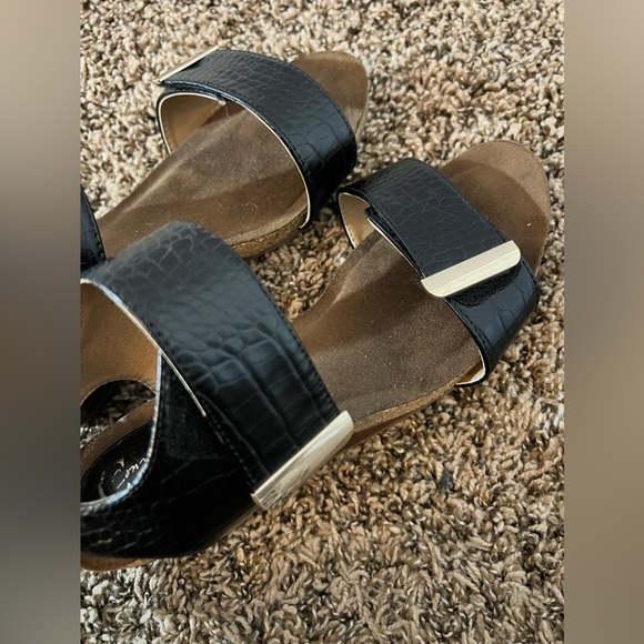 Woman’s Cato Wedges size 8 Wide - Picture 2 of 5